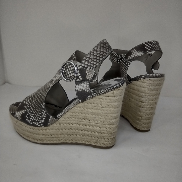 Carlos by Carlos Santana women's robe wedge sandals size (7M) - Picture 11 of 11